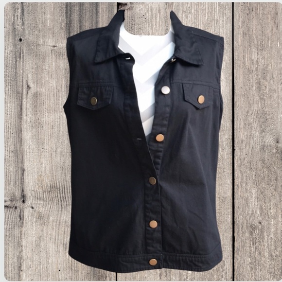 🕶Black Denim vest with lace detail on back - Picture 3 of 13